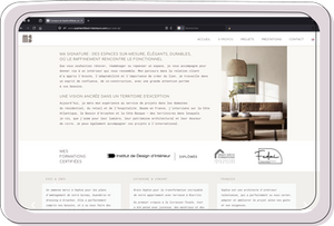Maquette site web design intérieur sur tablette