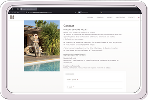 Page contact d’un site d’architecture sur tablette