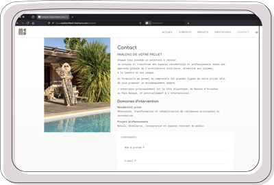 Page contact d’un site d’architecture sur tablette