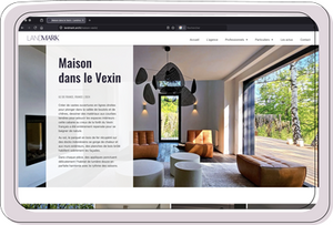 Site immobilier affiché sur un ordinateur portable