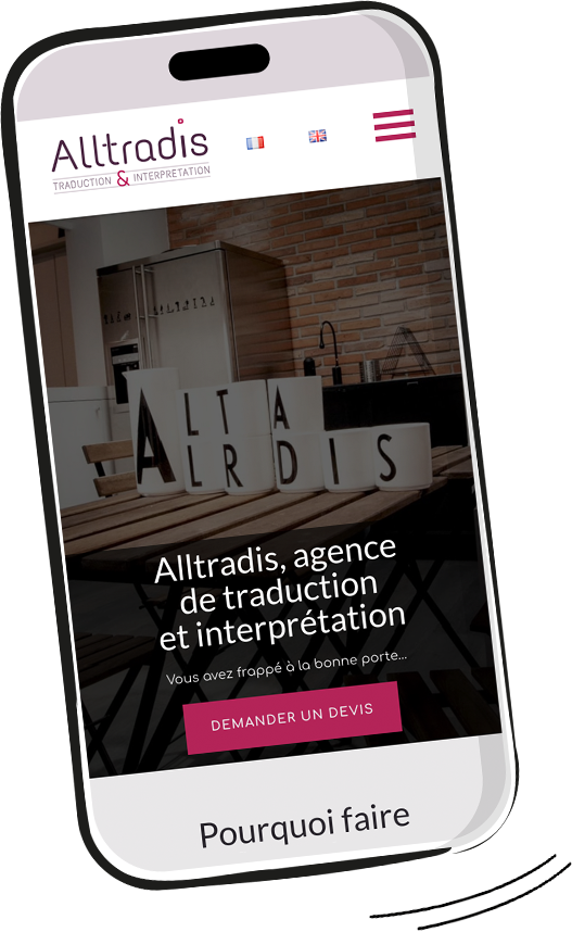 Smartphone affichant site agence traduction Alltradis