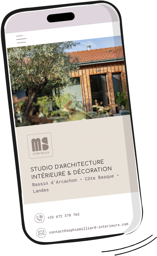 Smartphone affichant site de studio d’architecture intérieure
